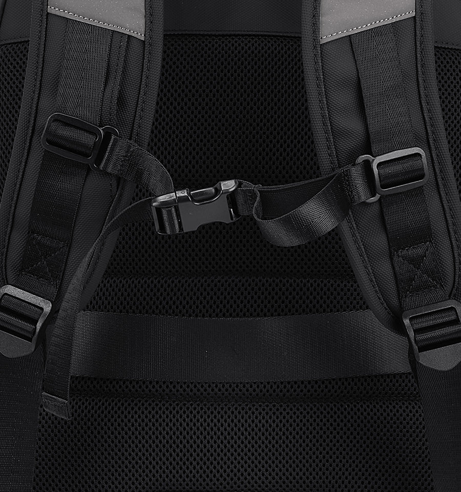 a cloes-up to Oumurs Reflekta Motorcycle 35L Backpack Chest Strap