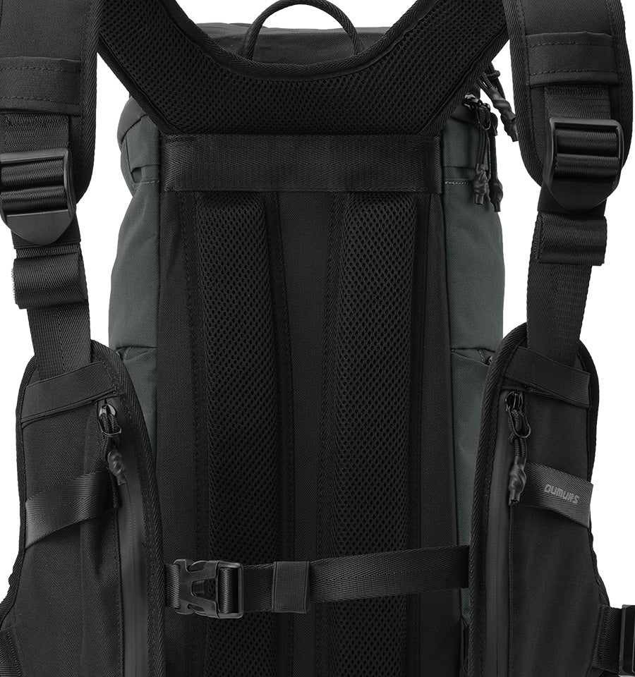 OUMURS motorcycle backpack with padded mesh back panels, a central airflow channel and adjustable straps.