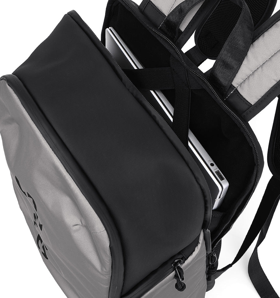 close-up look of Oumurs Reflekta Motorcycle 35L Backpack Laptop Compartment 